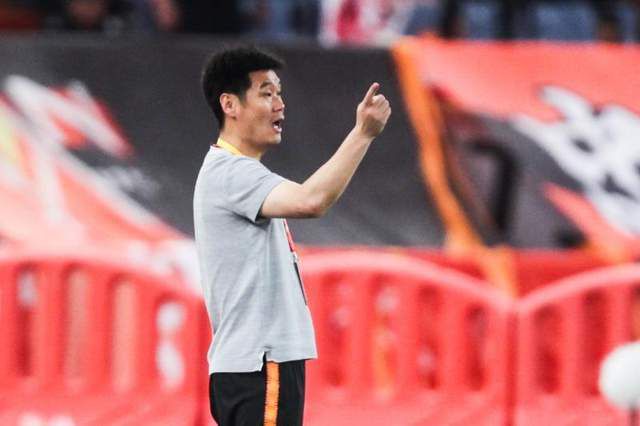 “我们必须在赛季末会面来决定未来，我认为要么会完成续约要么就会离队。